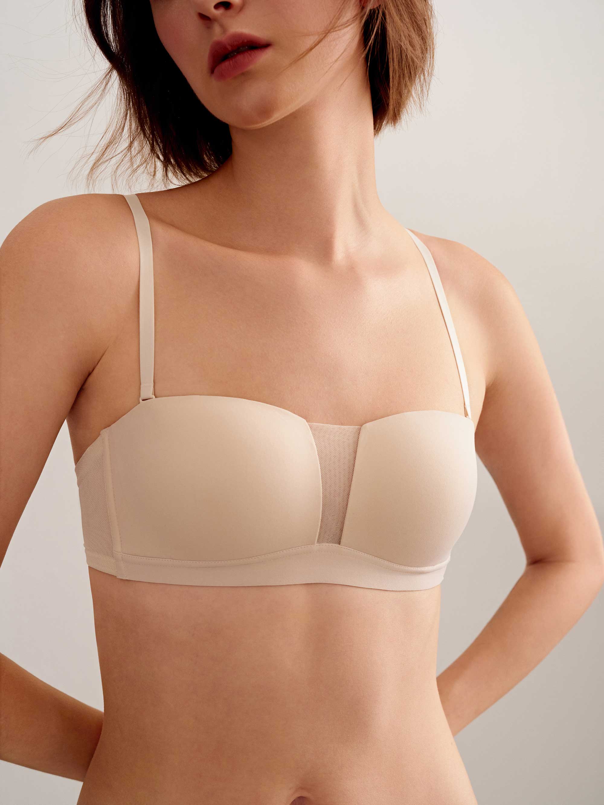 Reveal Women's Low-Key Seamless Bandeau Bra - B30338 S Barely There
