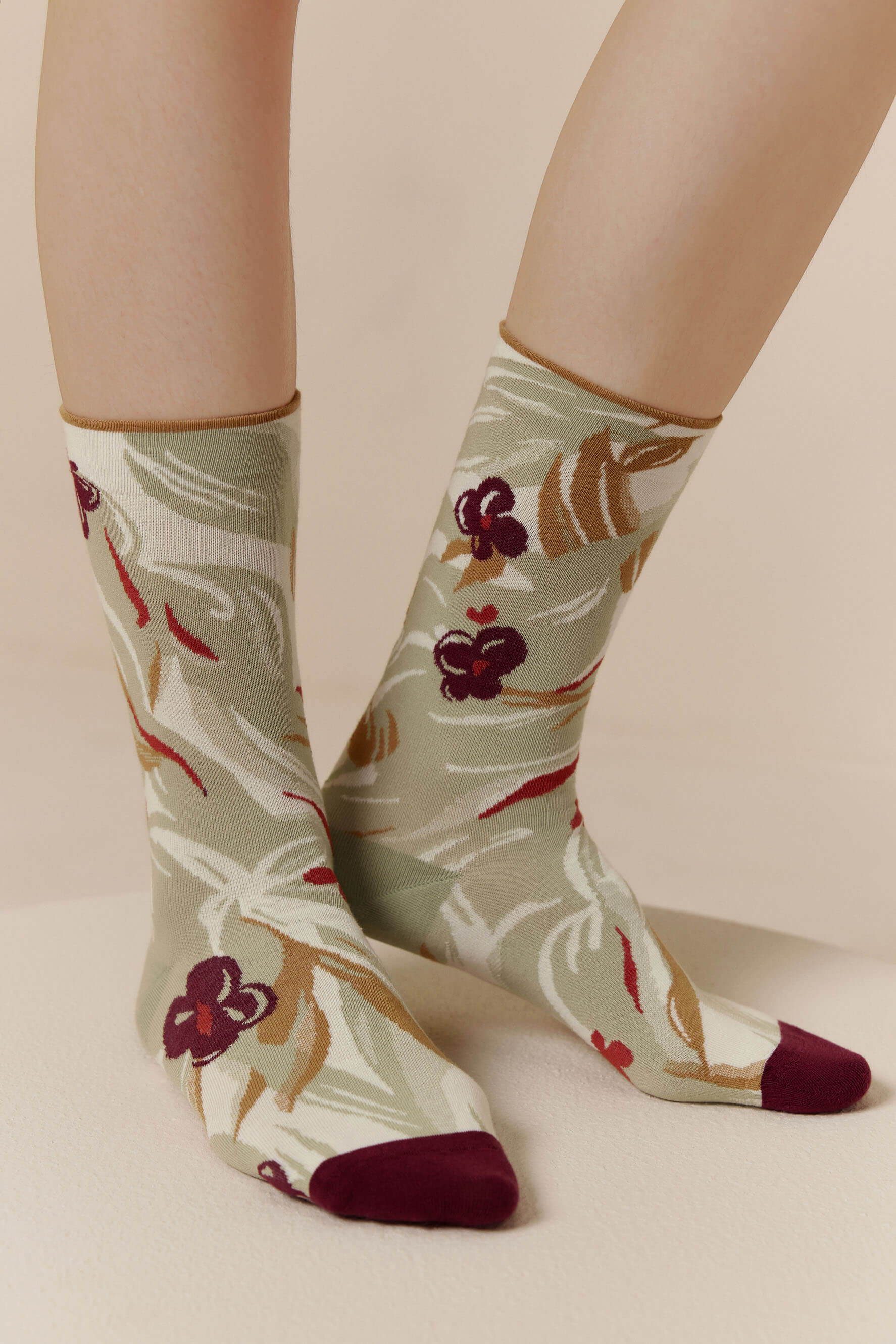 women in green pattern cotton socks