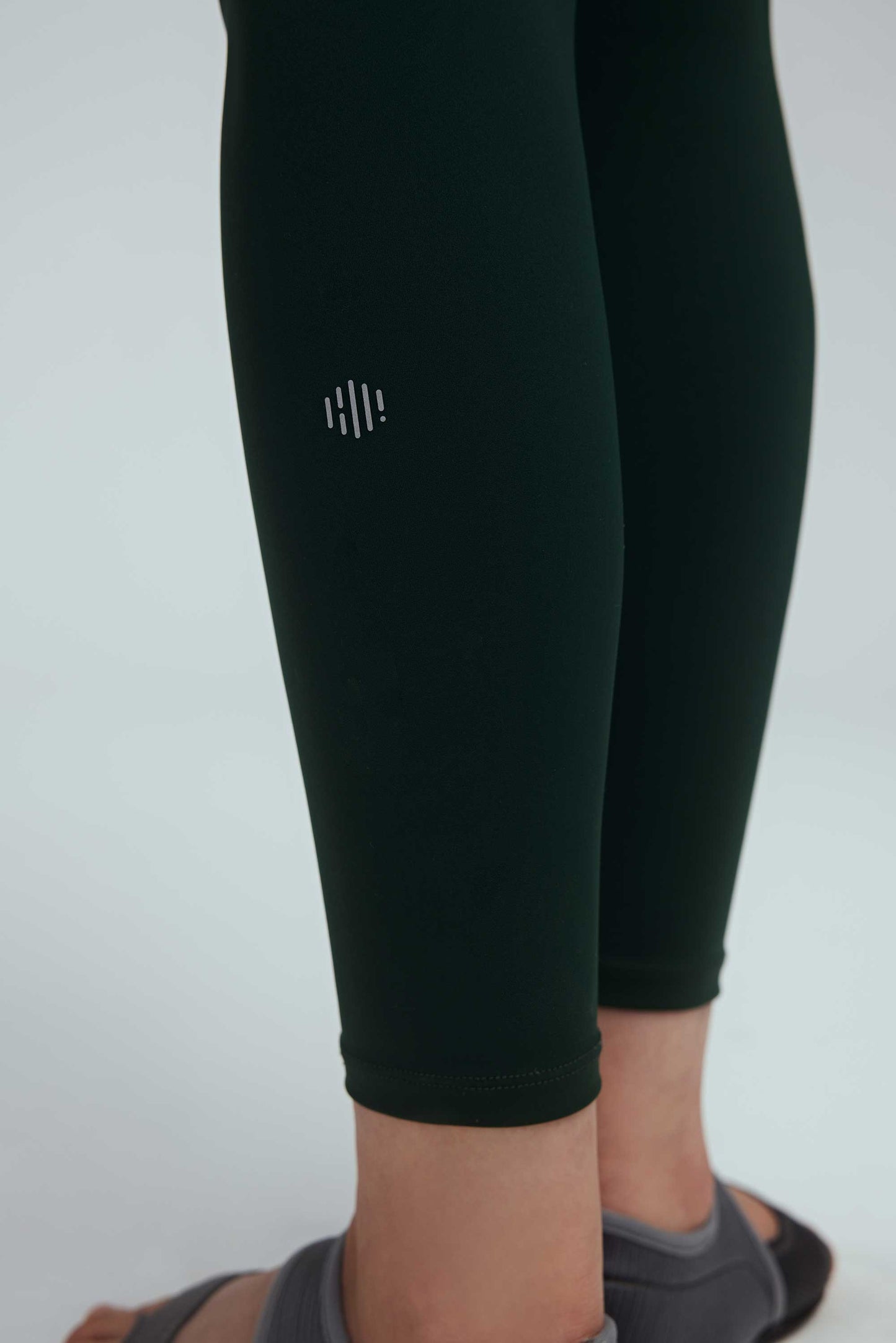 detail of green drawstring leggings shown neiwai active logo 