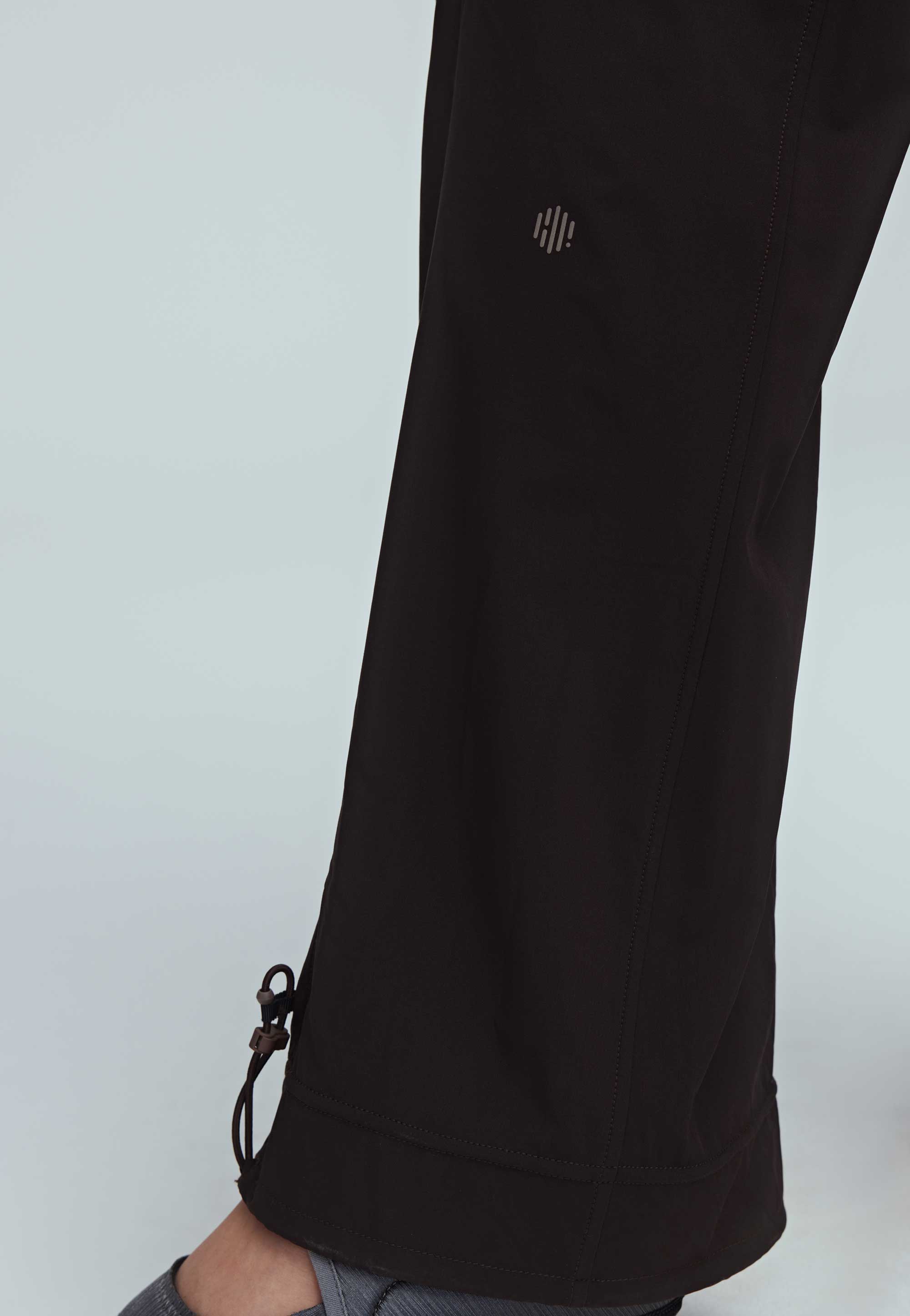 neiwai active logo on brown joggers