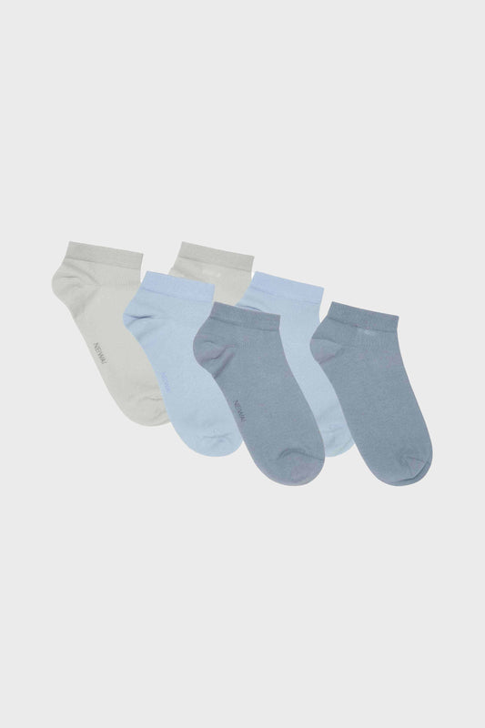 three pack of men's sock include light grey, light blue and blue