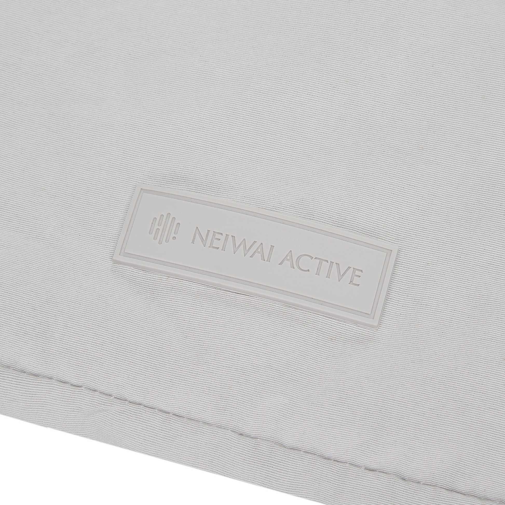 neiwai active logo on grey bag