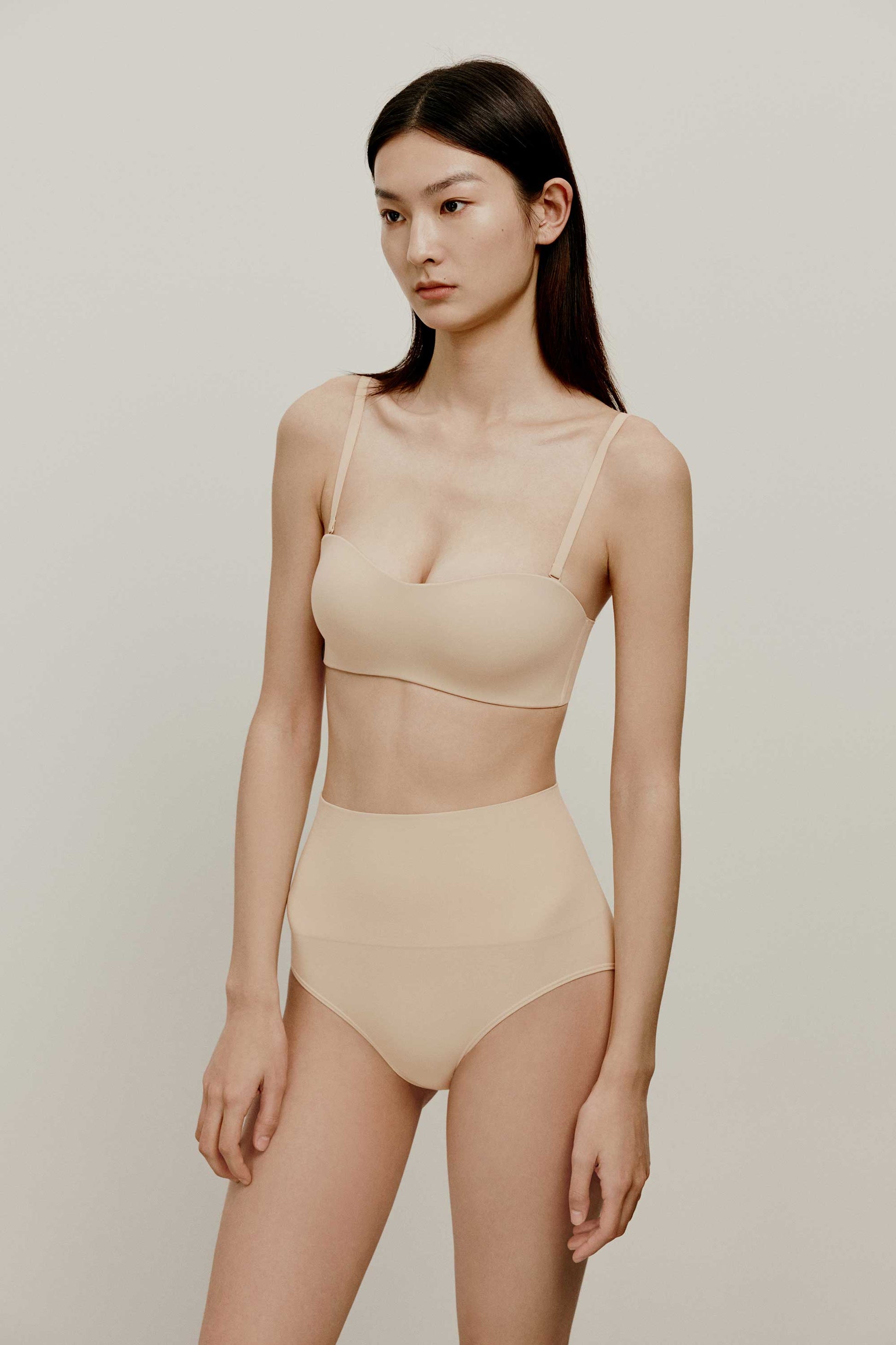 Cavotor Strapless Bra Padded Bandeau Bra Stay Up Non-Slip Silicone  Supportive Seamless Wirefree Stretchy Comfort Wrapped Bralette (Beige,S) :  : Fashion