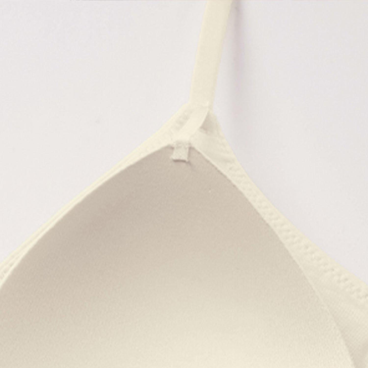 the close up showcasing the pads are secured with a drawstring