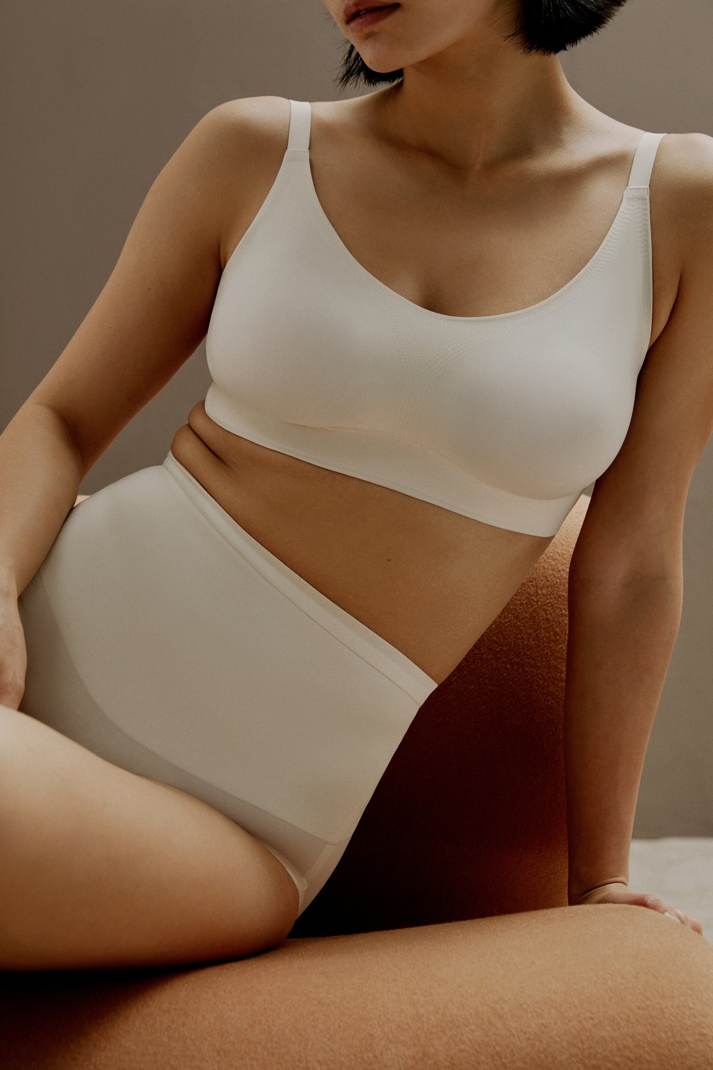 woman wearing off white bra and matching panties