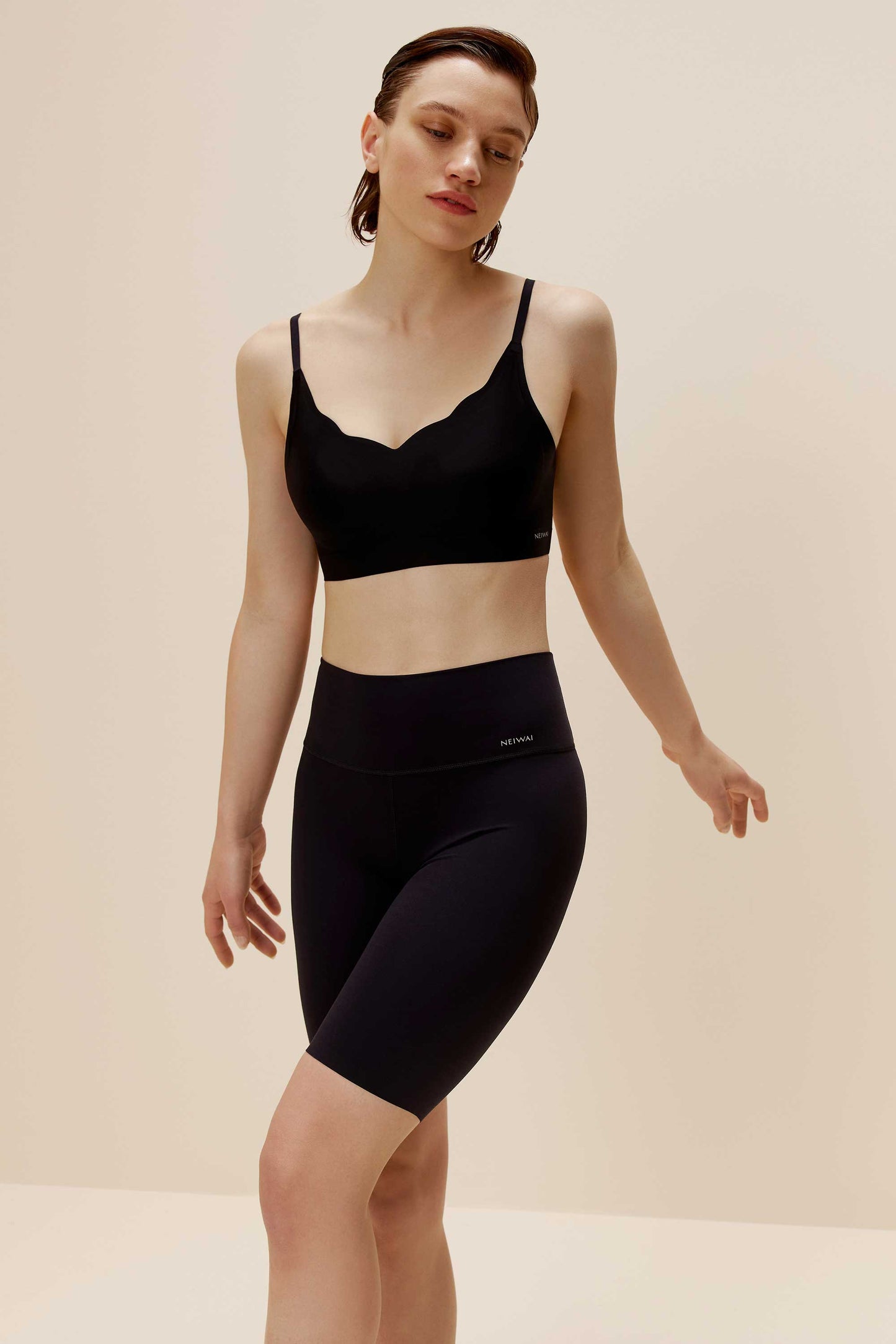 woman in black color bra with wavy rim details and black biker shorts