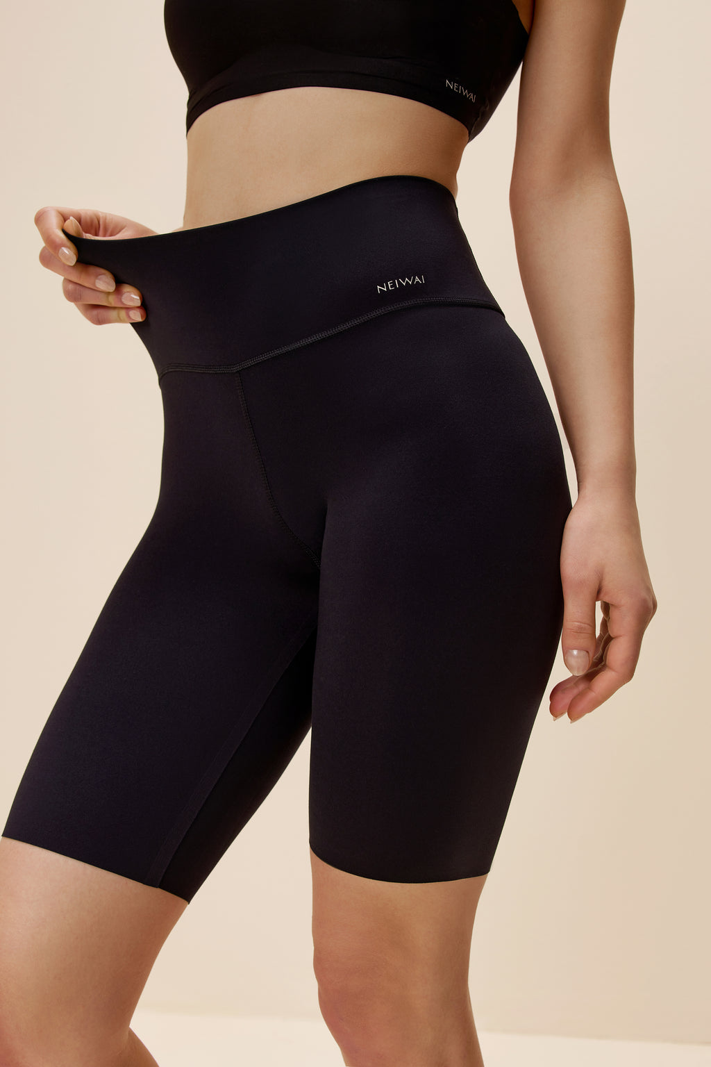 woman wearing black biker shorts