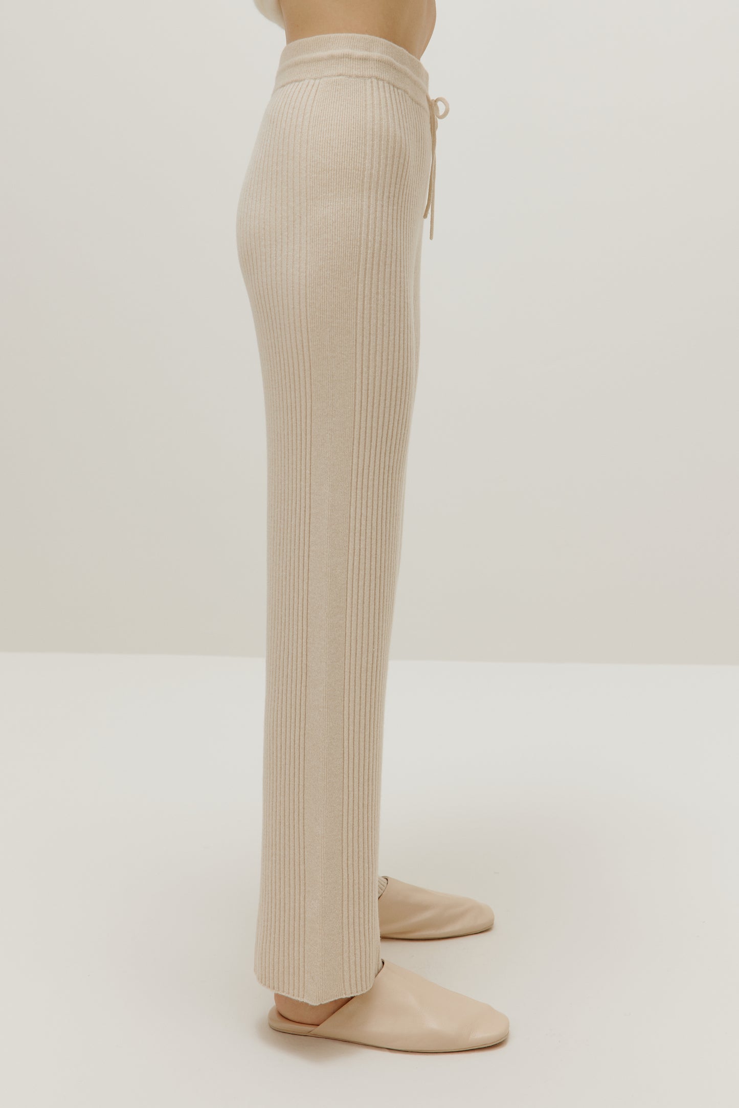 ivory flare knitted pants right side