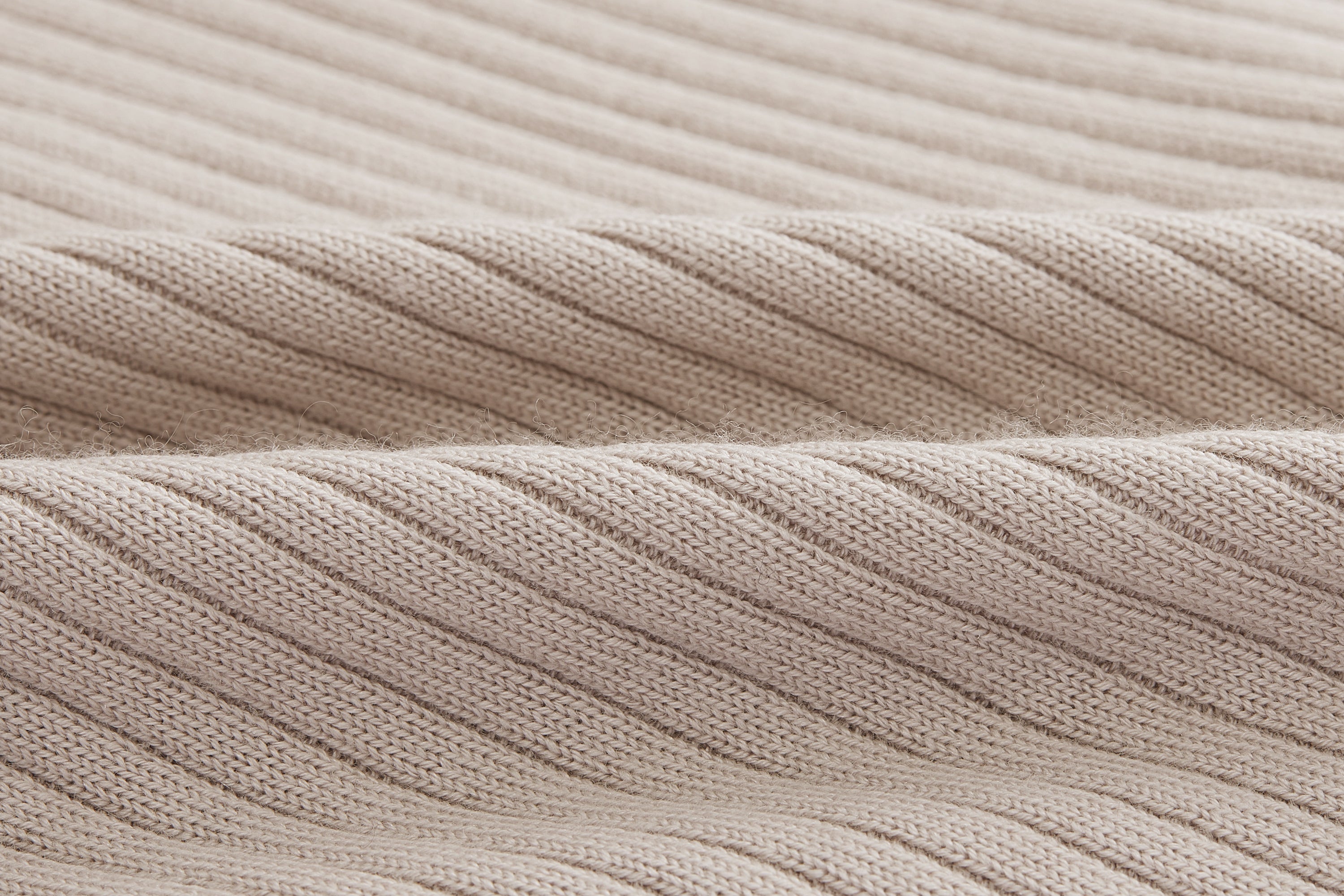 Fabric details of grey silky wool zip-up cardigan