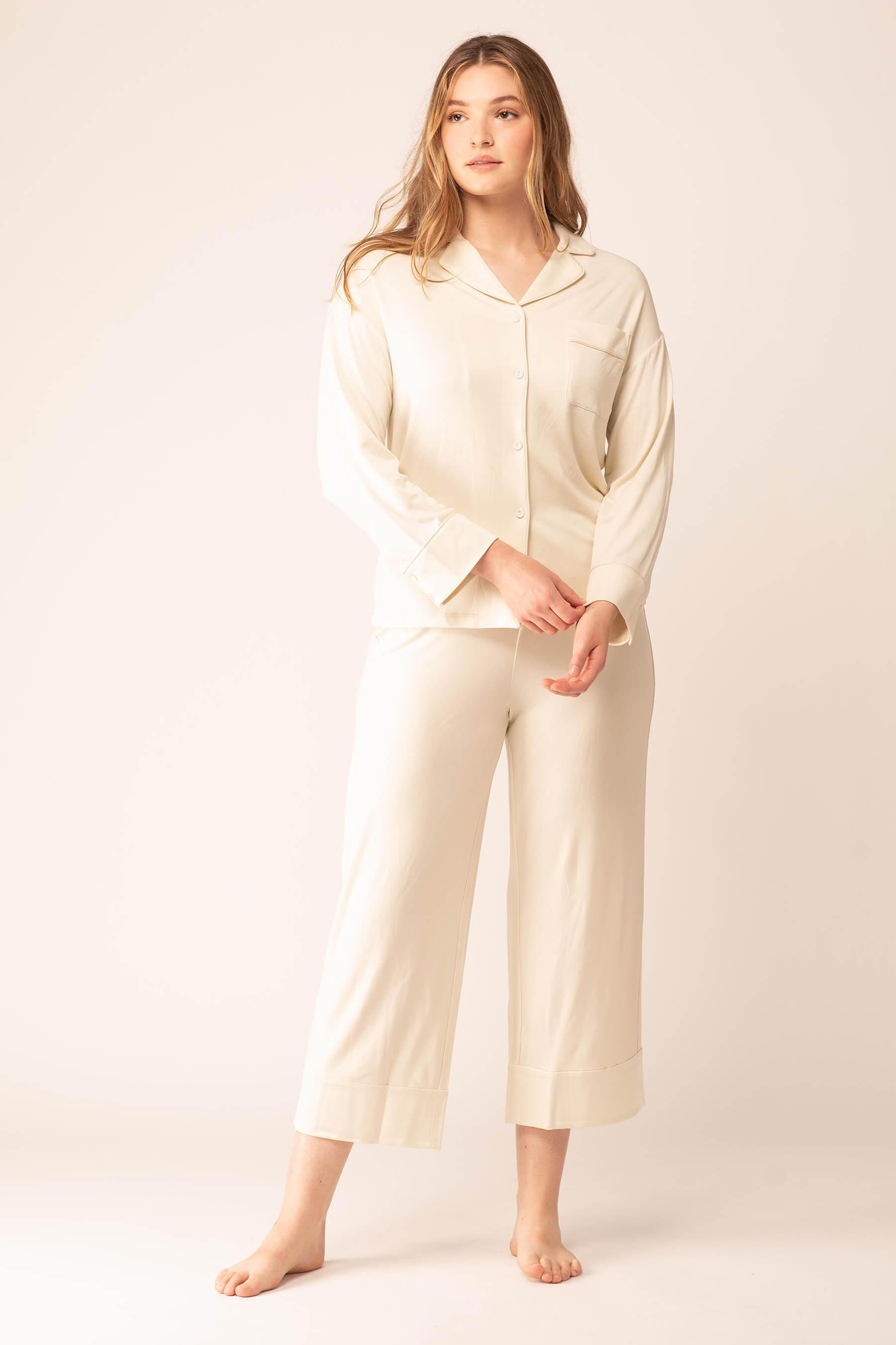 Cozy pants in a mood. In frame : Laia Pants in Ivory Cream IDR