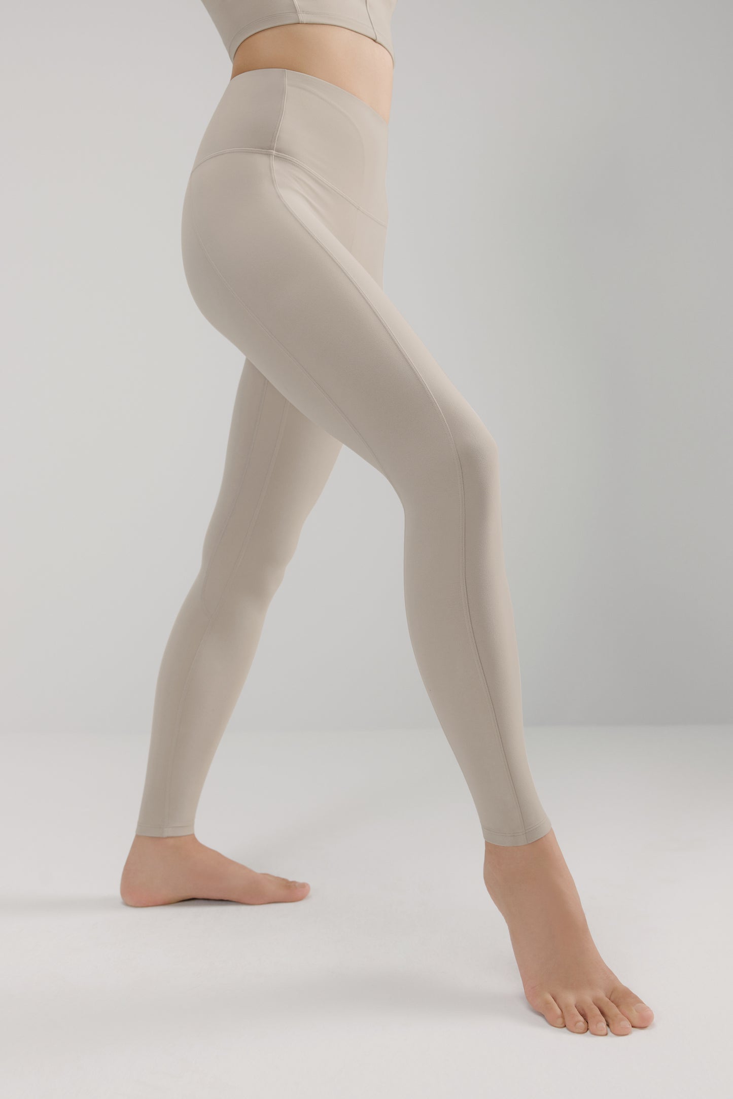 V-waist Leggings - Light beige - Ladies
