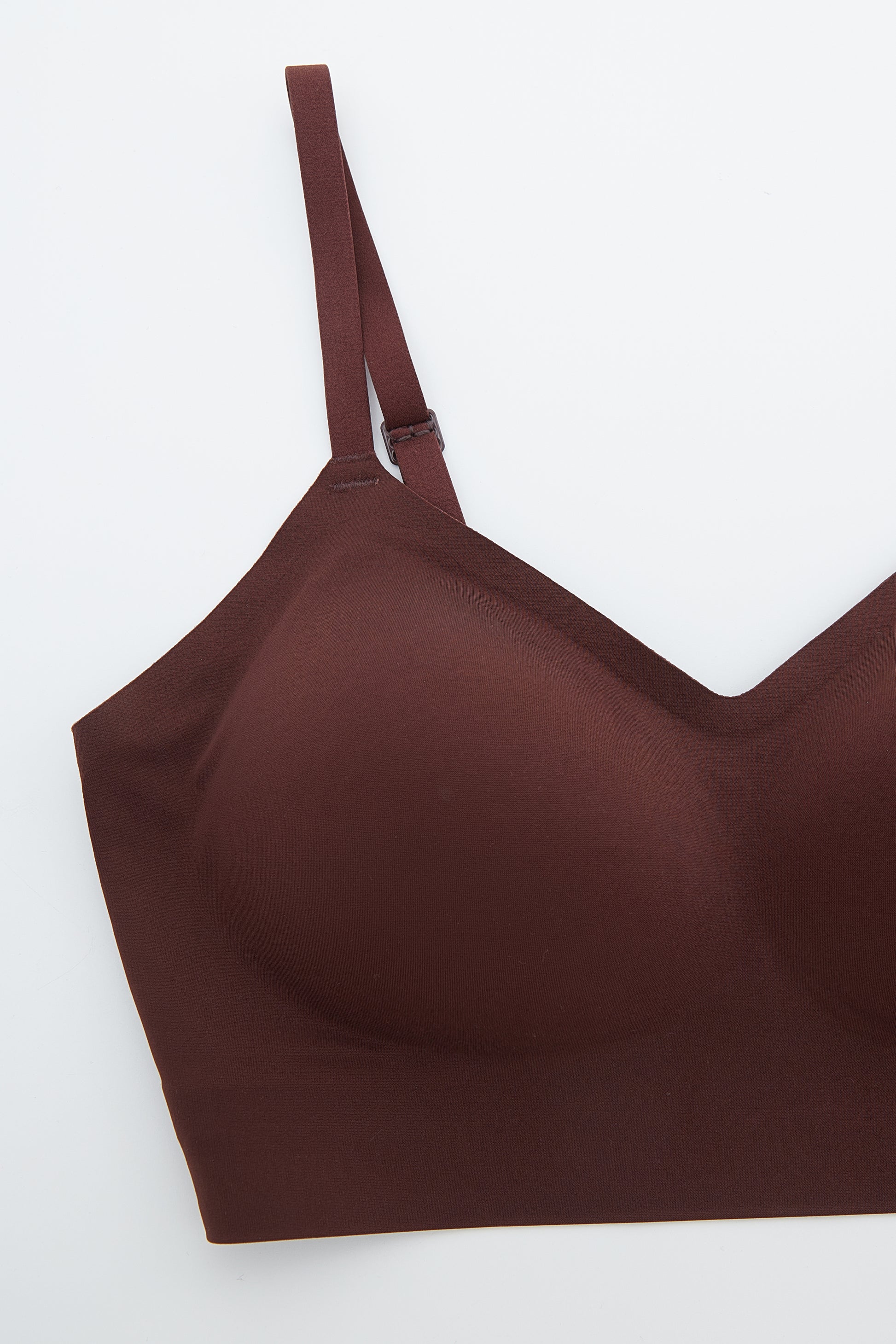 COMFELIE Wireless Bra Seamless Bra, Born for Her 2.0 Basic Buttery Smooth  Lightly Lined Wireless Bra EB025, Brown, Medium : : Clothing,  Shoes & Accessories