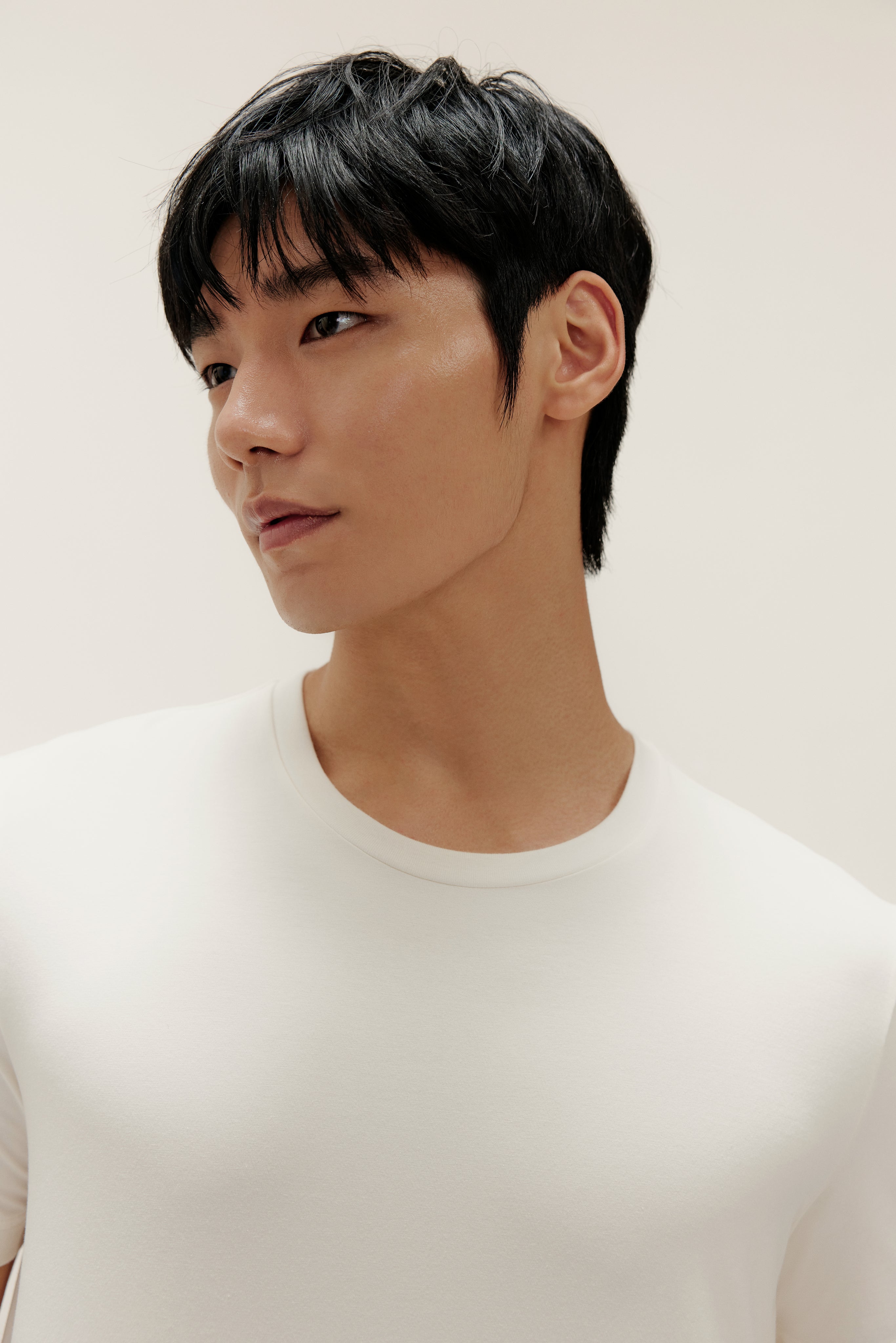 Man wearing white T-shirt