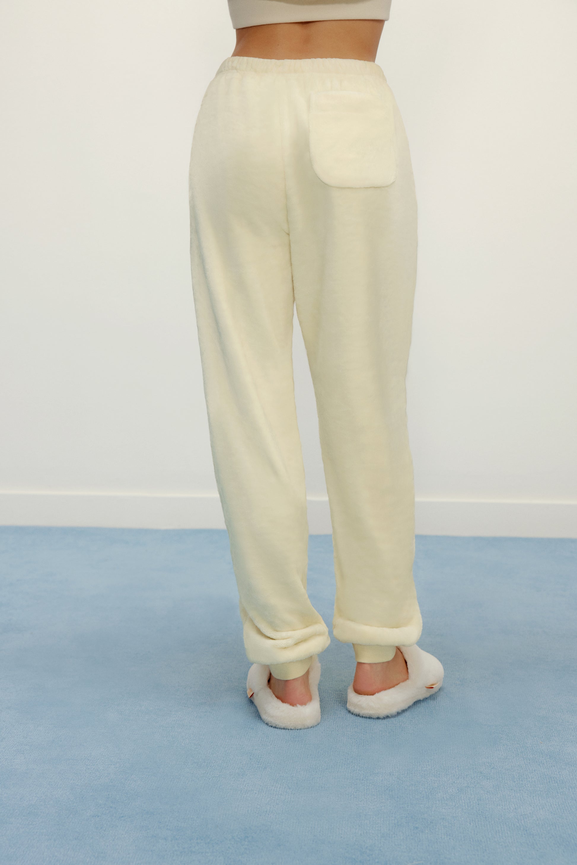 Women Legs from back with cream color fluffy lounge pants